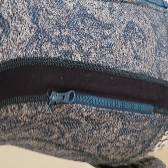 💙 LULULEMON FLORAL ACTIVE JACKET. - Picture 5 of 10